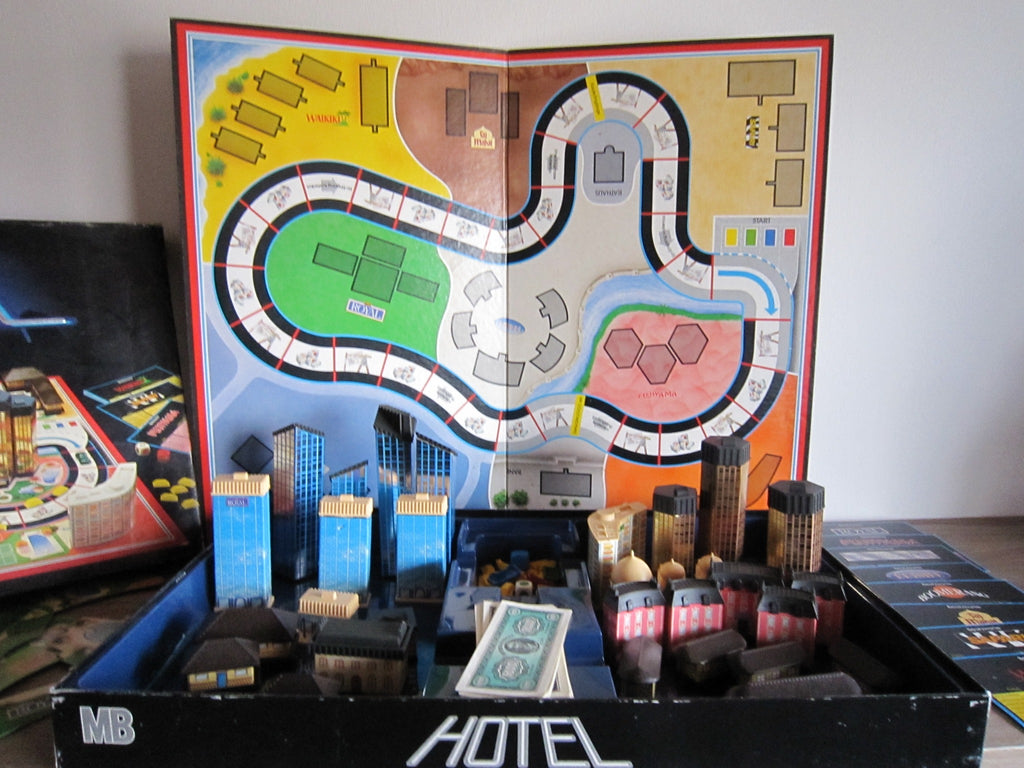 Hotel – Spielplan und dreidimensionale Hotelgebäude