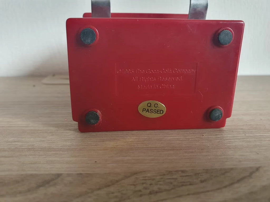 Coca-Cola Zahnstocher-Spender – Unterseite mit ©1995-Markierung