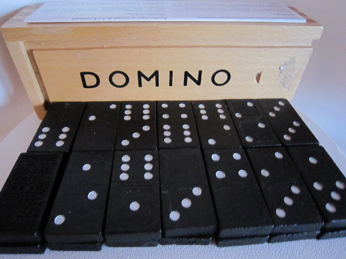 Vollständiges Domino mit schwarzen Spielsteinen, Holzschubkasten und Anleitung