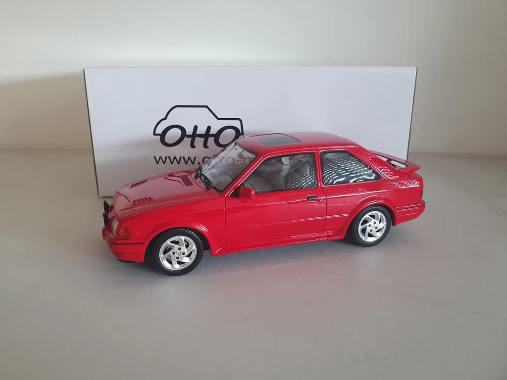 Ford Escort RS Turbo S2, Otto Mobile 1:18 – Seitenansicht in Rot