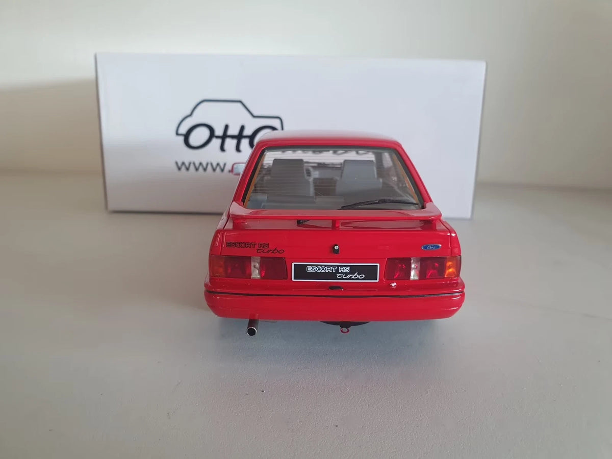 Ford Escort RS Turbo S2, Otto Mobile 1:18 – Heckansicht mit Spoiler