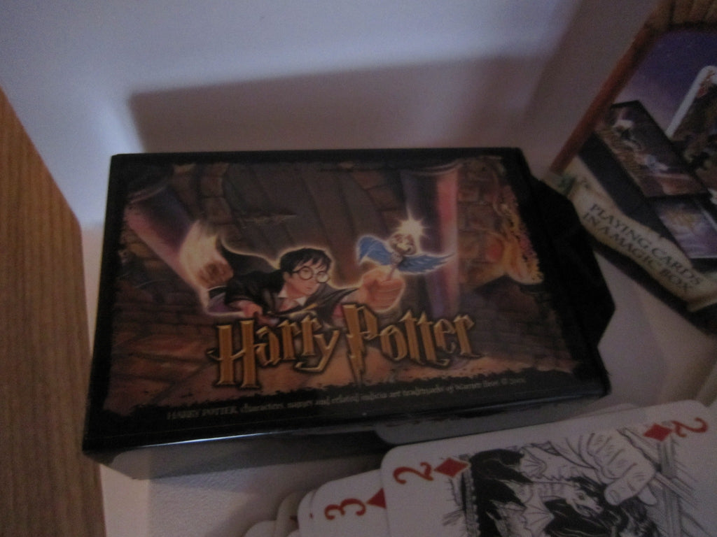 Detail der Harry Potter Magic Box und illustrierten Spielkarten