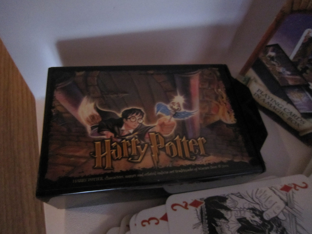 Detail der Harry Potter Magic Box und illustrierten Spielkarten