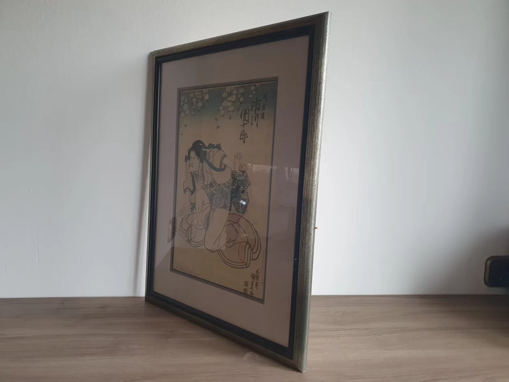 Japanischer Kabuki-Druck – seitliche Ansicht des Holzrahmens mit Glas