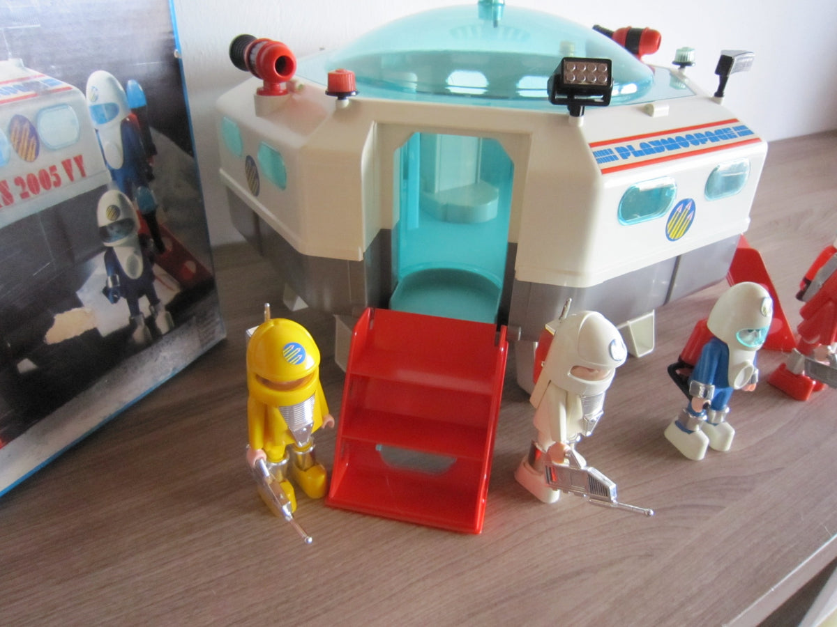 PLAYMOBIL 3536 Playmo Space – Eingang mit roter Rampe und Figuren