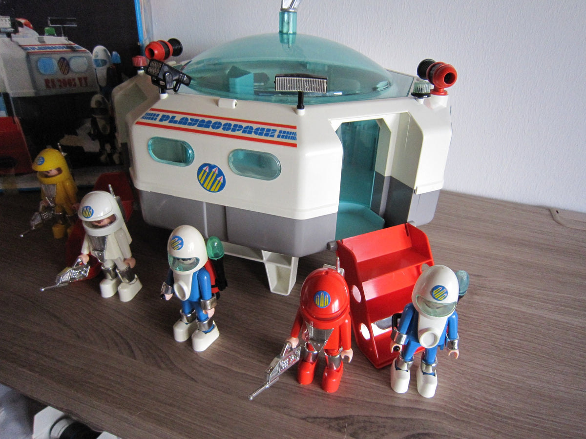 PLAYMOBIL 3536 Playmo Space – Seitenansicht der Raumstation mit Figuren