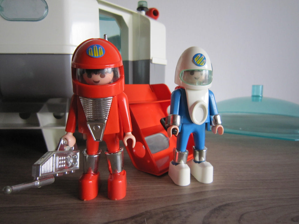 PLAYMOBIL 3536 Playmo Space – Roter und blauer Astronaut mit Ausrüstung