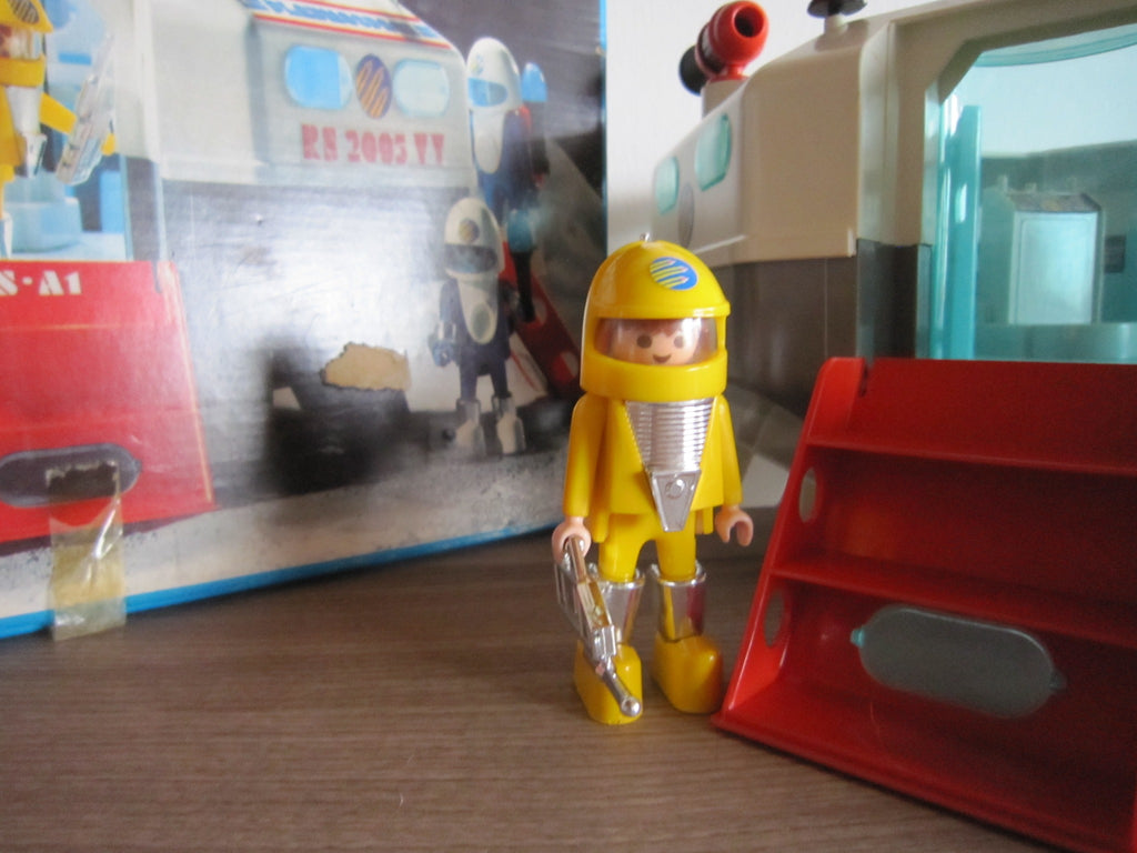 PLAYMOBIL 3536 Playmo Space – Gelber Astronaut mit Ausrüstung