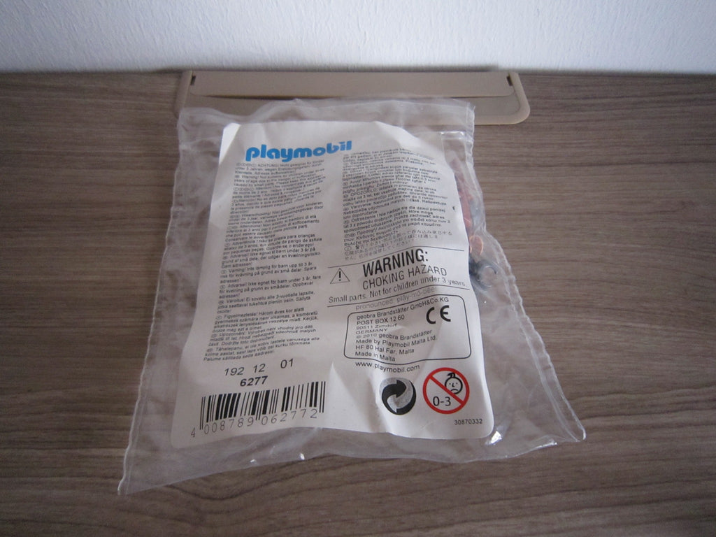 Originales PLAYMOBIL-Etikett mit Artikelnummer 6277 auf der Rückseite der Folienverpackung