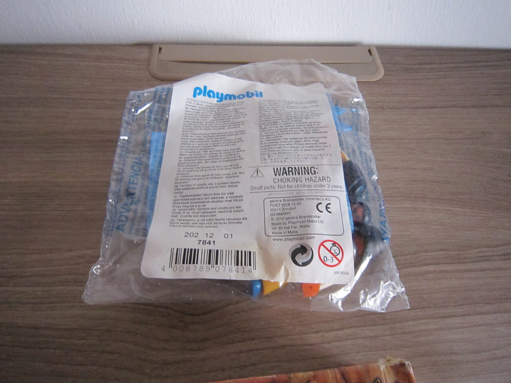 Originales PLAYMOBIL-Etikett mit Artikelnummer 7841 auf der Rückseite der Folienverpackung