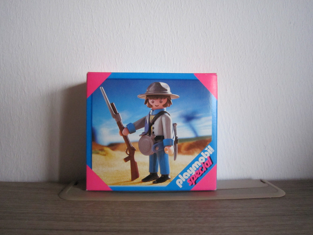 PLAYMOBIL Special 4622 Soldat in grauer Uniform – Vorderseite der Originalverpackung