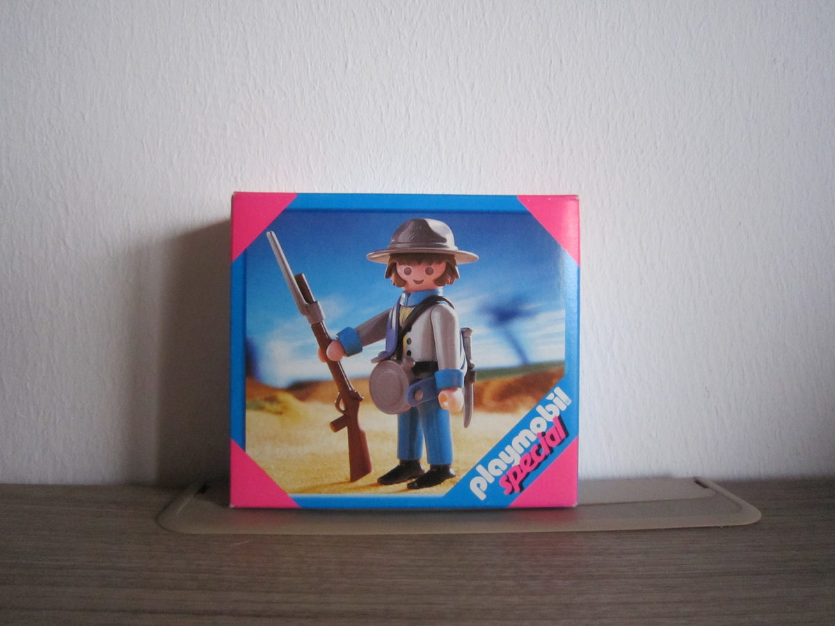 PLAYMOBIL Special 4622 Soldat in grauer Uniform – Vorderseite der Originalverpackung