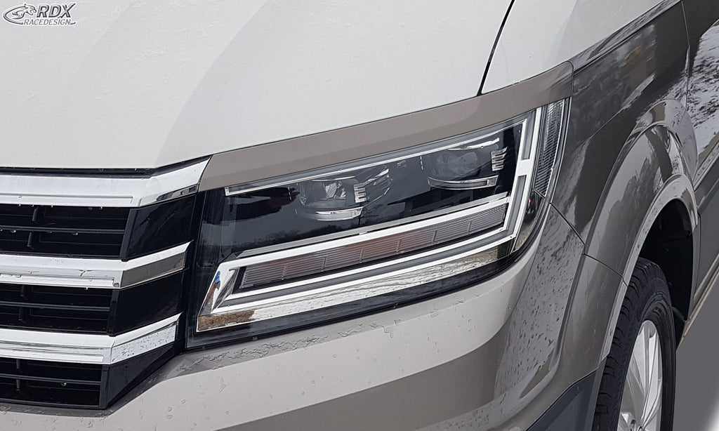 Montagebeispiel der Scheinwerferblende am VW Crafter – Fahrzeug und Scheinwerfer nicht enthalten
