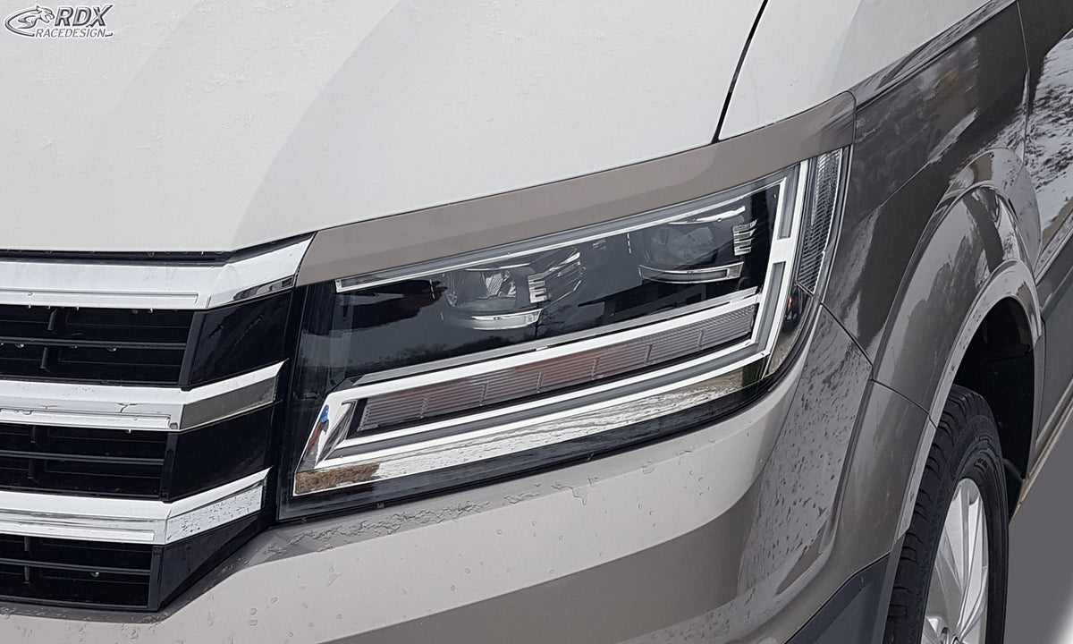 Montagebeispiel der Scheinwerferblende am VW Crafter – Fahrzeug und Scheinwerfer nicht enthalten
